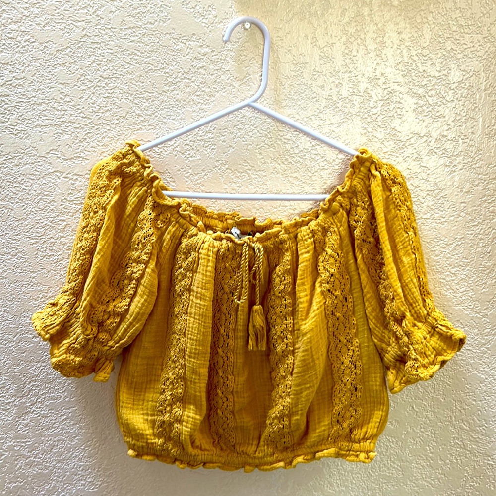 Gorgeous vintage off the shoulder top.